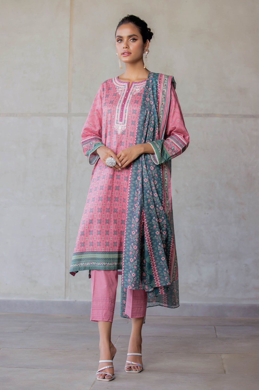 Hoorain Digital Printed Lawn Unstitched 3 Piece Suit