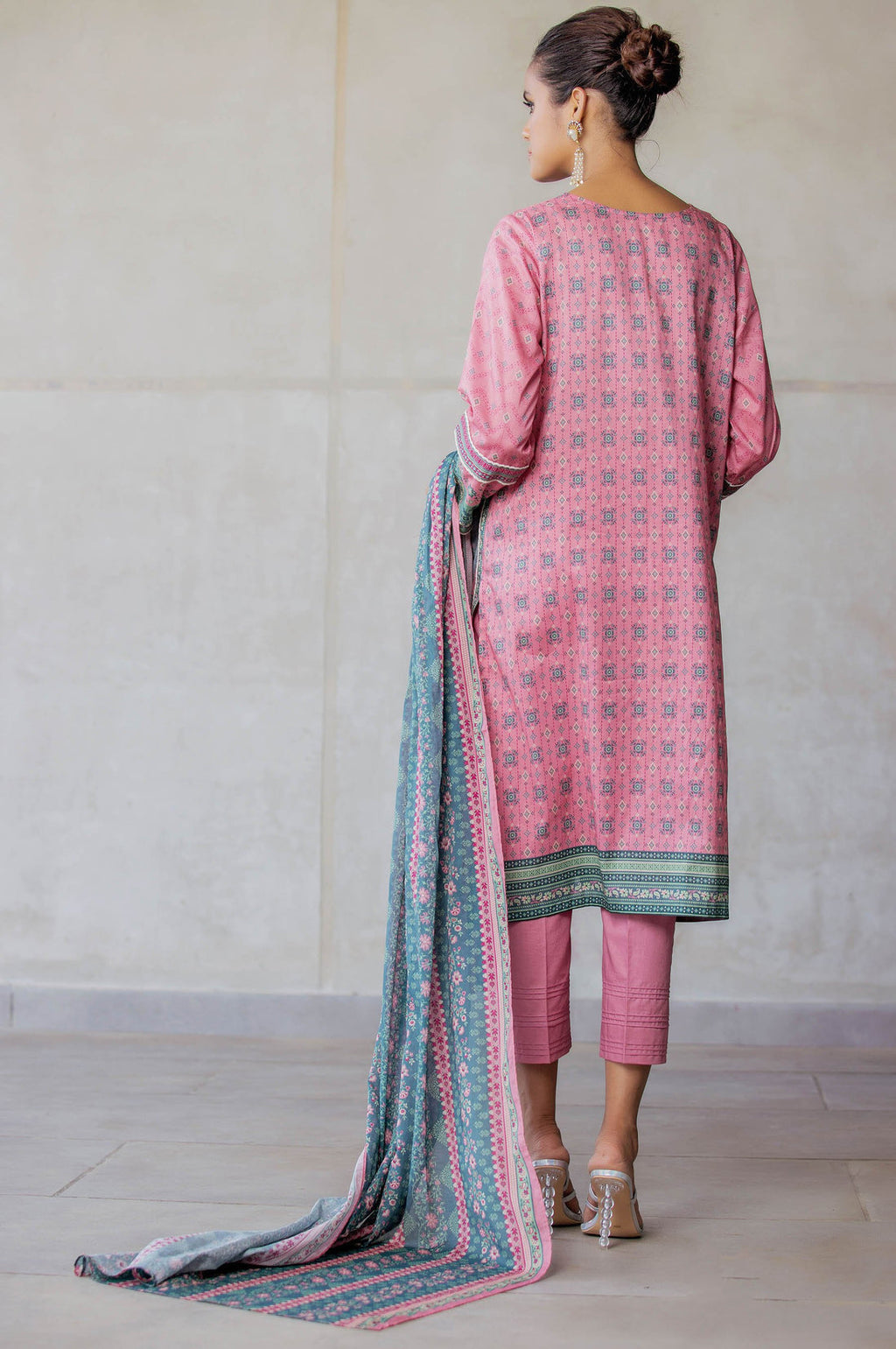 Nashwa Digital Printed Lawn Unstitched 3 Piece Suit