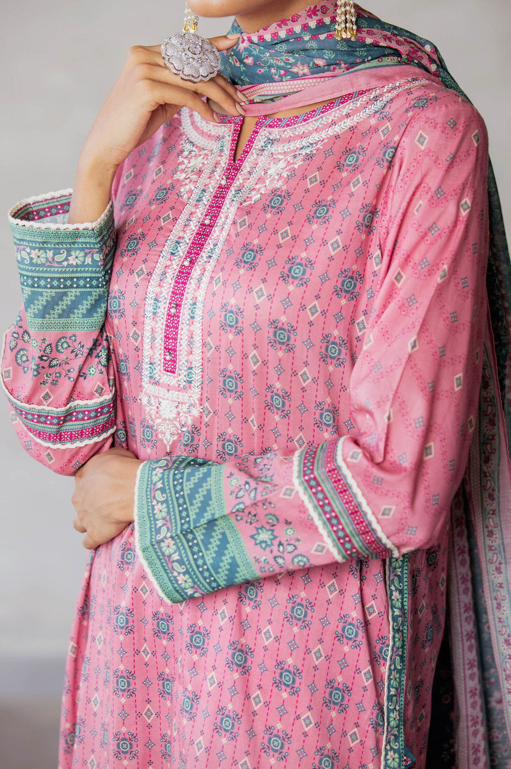 Nashwa Digital Printed Lawn Unstitched 3 Piece Suit