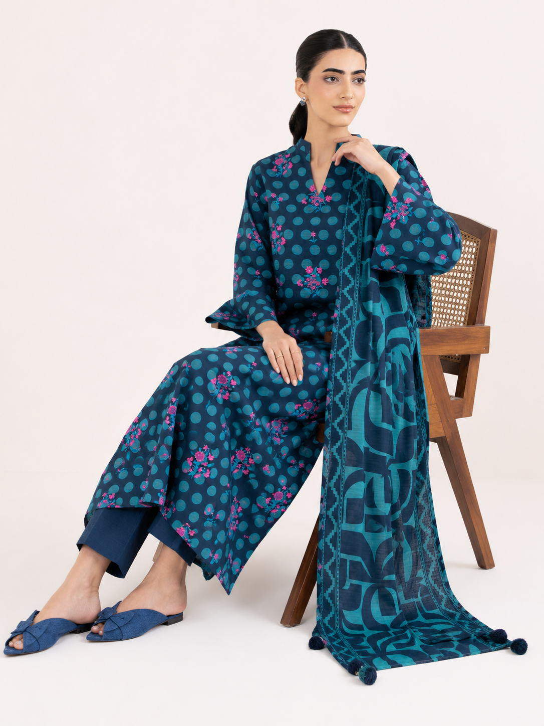 Naila Digital Printed Lawn Unstitched 3 Piece Suit